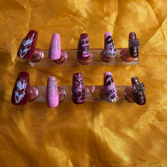 The advantages of wearing custom nails